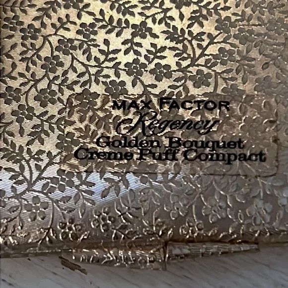 NWT Vintage Max Factor crème puff compact in box